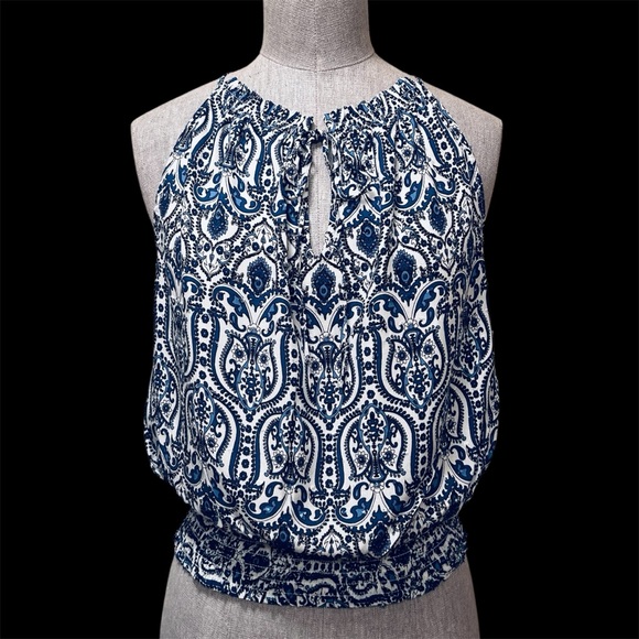 Rose & Olive Tops - 🆕 Rose & Olive Sleeveless Blouse